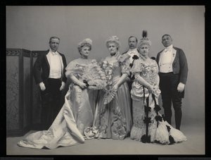 Ritratto di gruppo di Sydney Dillon Ripley, Mrs. J.T. Burden, Mrs. Wm. Jay, Benjamin Nicol e Col. Wm. Jay al ballo di James Hazen Hyde, New York, 31 gennaio 1905